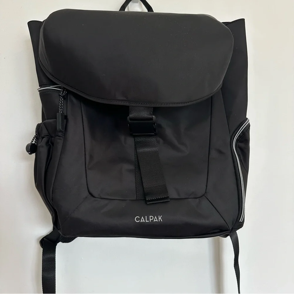 NWT unisex CALPAK Fit Gym Backpack in Black - Picture 11 of 17